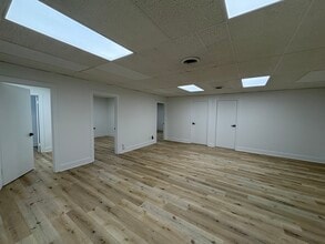 603 Summit Ave, Greensboro, NC à louer Photo intérieure- Image 2 de 4