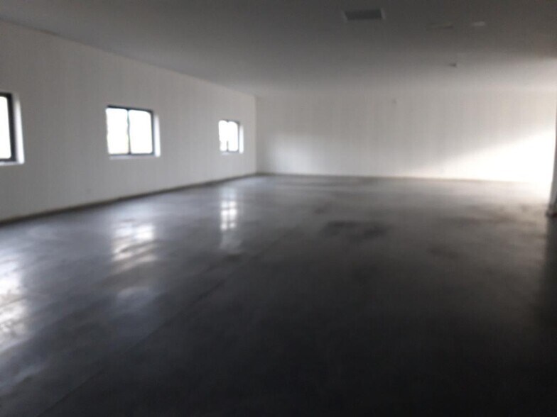 Retail in Belleville for sale - Interior Photo - Image 3 of 3