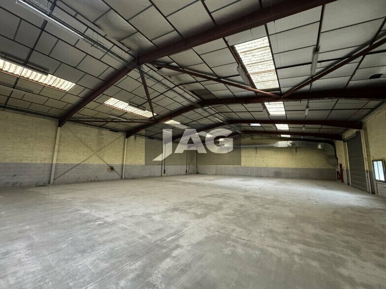Flex in Pusignan for sale - Interior Photo - Image 2 of 10