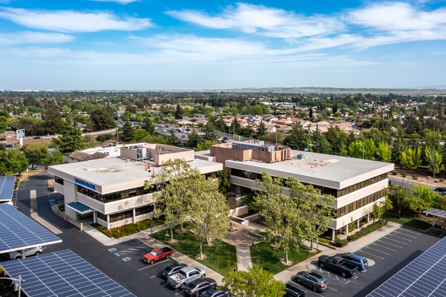 2420 Martin Rd, Fairfield, CA à louer - Aérien - Image 3 de 14