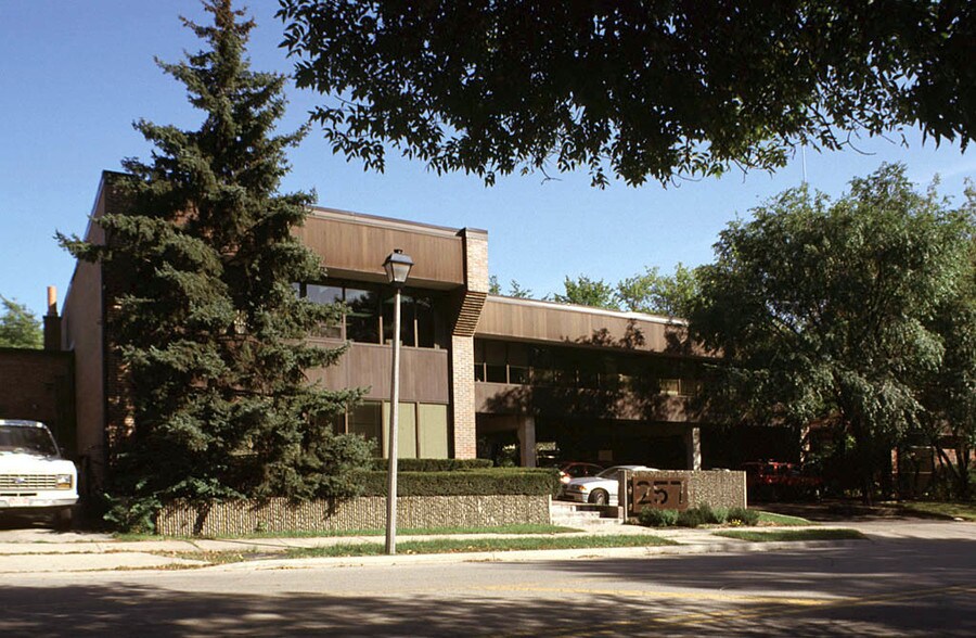 257 N West Ave, Elmhurst, IL à louer - Photo du bâtiment - Image 3 de 23
