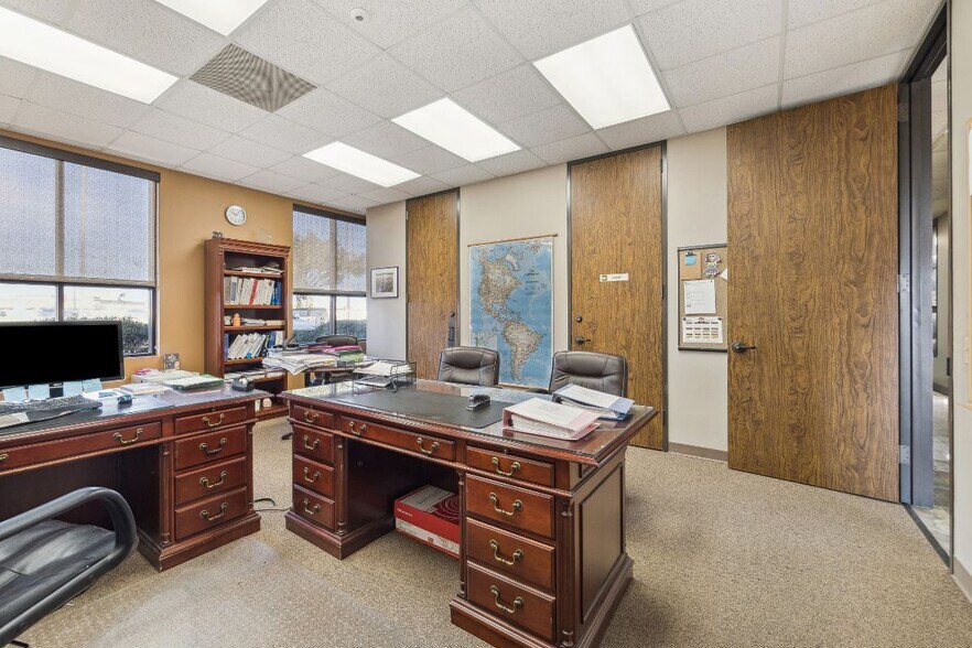 25707 Southwest Fwy, Rosenberg, TX à vendre - Photo du bâtiment - Image 3 de 7