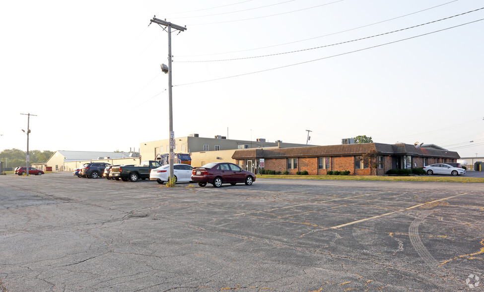 Medical Technology Testing Lab, World HQ portfolio of 2 properties for sale on LoopNet.ca - Primary Photo - Image 1 of 2