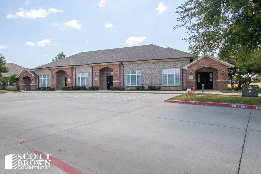860 Hebron Pky, Lewisville, TX à louer - Photo du bâtiment - Image 2 de 12