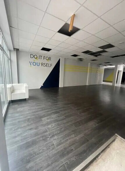 Bureau dans Malakoff à louer - Photo du bâtiment - Image 3 de 17