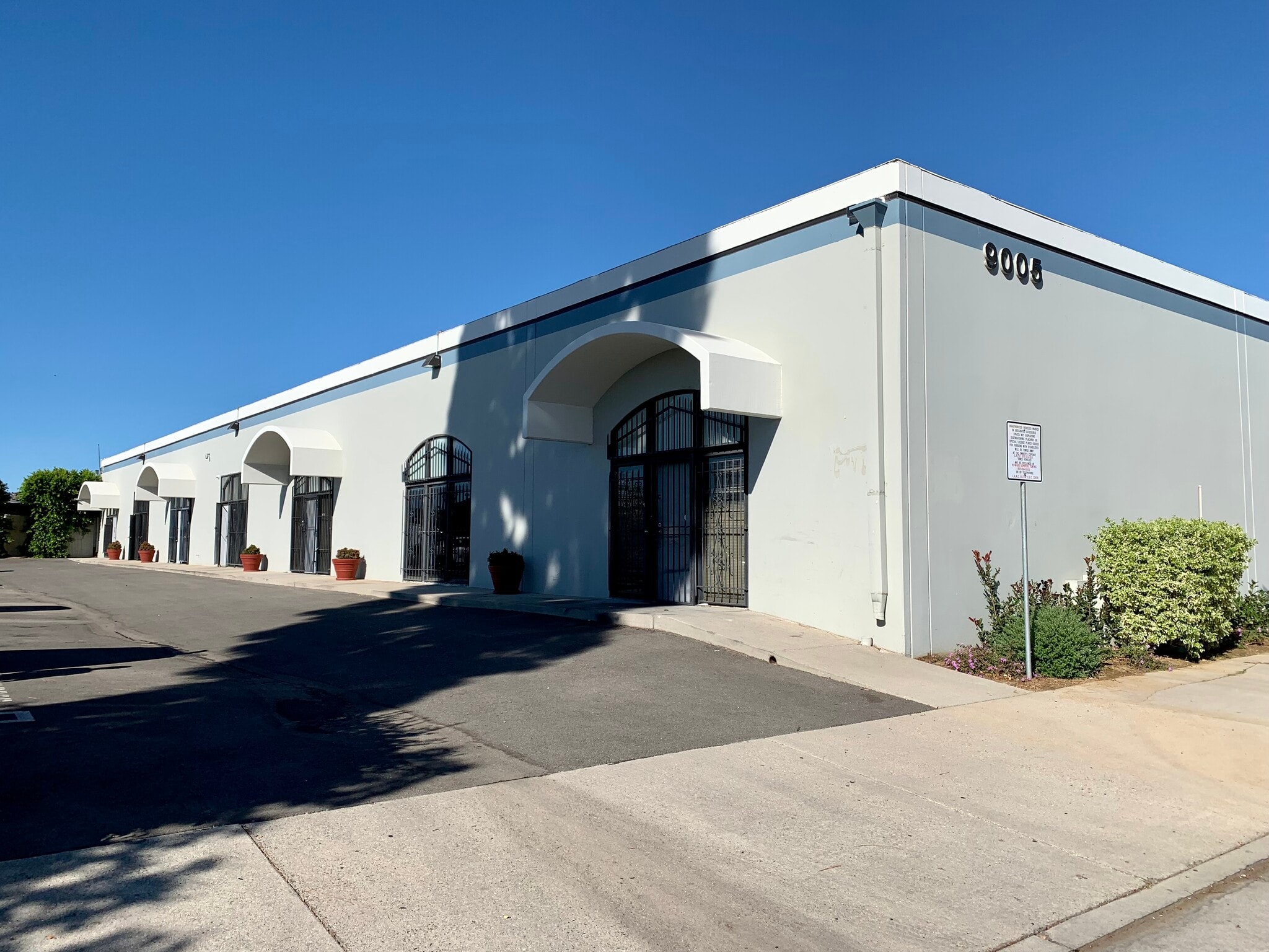 9005 Eton Ave, Canoga Park, CA for lease Primary Photo- Image 1 of 2