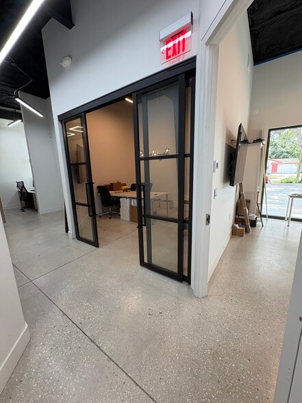 429 N Lime Ave, Sarasota, FL à louer - Photo du bâtiment - Image 3 de 10