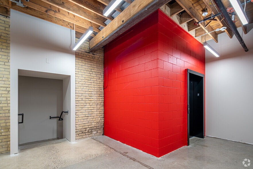 1911 Nicollet Ave, Minneapolis, MN for lease - Interior Photo - Image 3 of 28