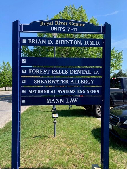 10 Forest Falls Dr, Yarmouth, ME à louer - Photo du bâtiment - Image 2 de 9