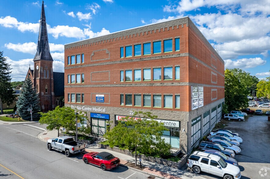 220 Dundas St W, Whitby, ON à louer - Photo du bâtiment - Image 2 de 3