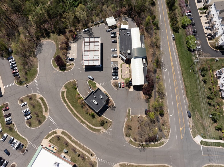 24641 Southpoint Dr, Chantilly, VA for sale - Building Photo - Image 3 of 7