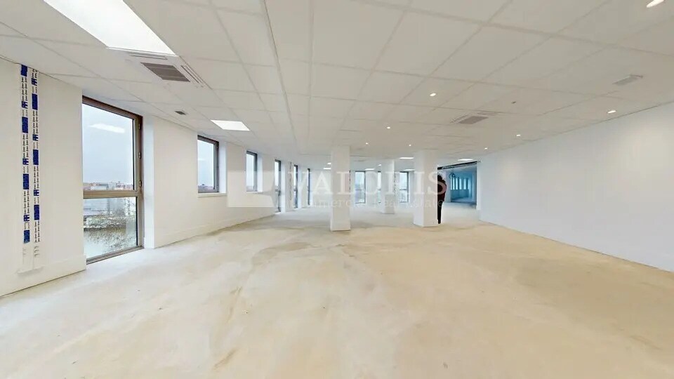 Office in Lyon for lease Interior Photo- Image 1 of 7