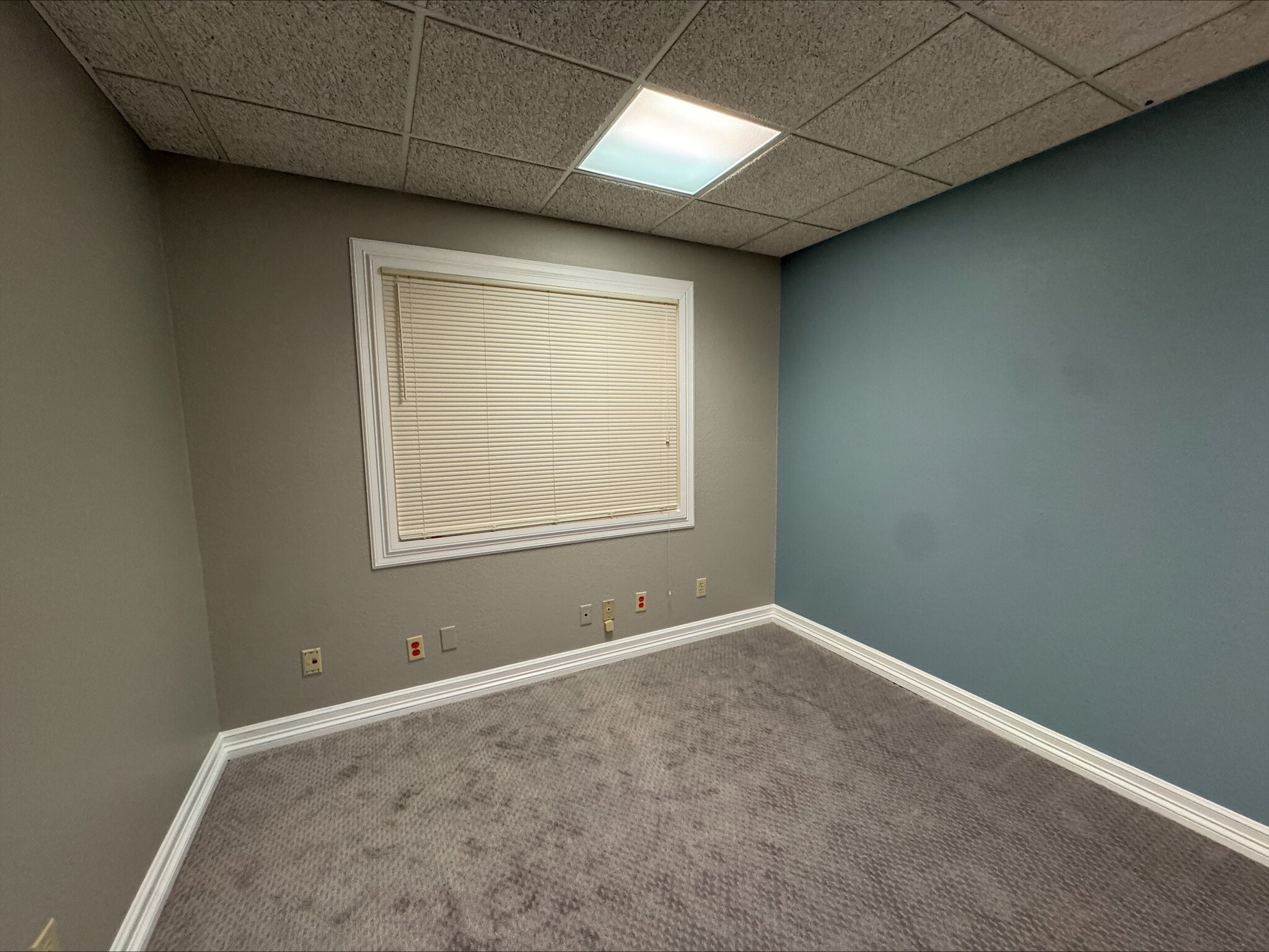 1615 W Abram St, Arlington, TX for lease Interior Photo- Image 1 of 5