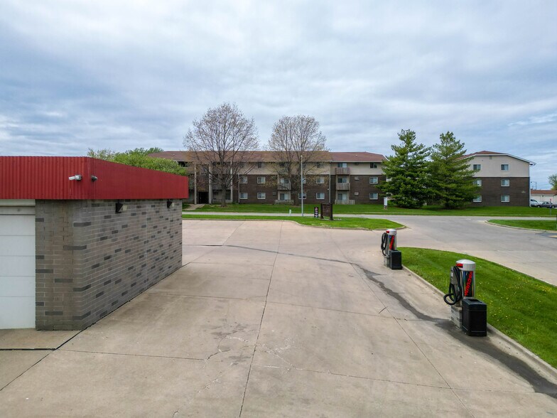 875 Sherrylynn Blvd, Pleasant Hill, IA à vendre - Photo du bâtiment - Image 3 de 31