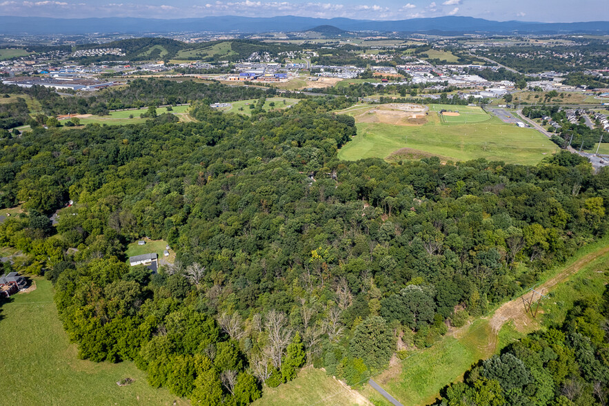 2430 Ramblewood Road, Harrisonburg, VA à vendre - Photo du bâtiment - Image 1 de 1