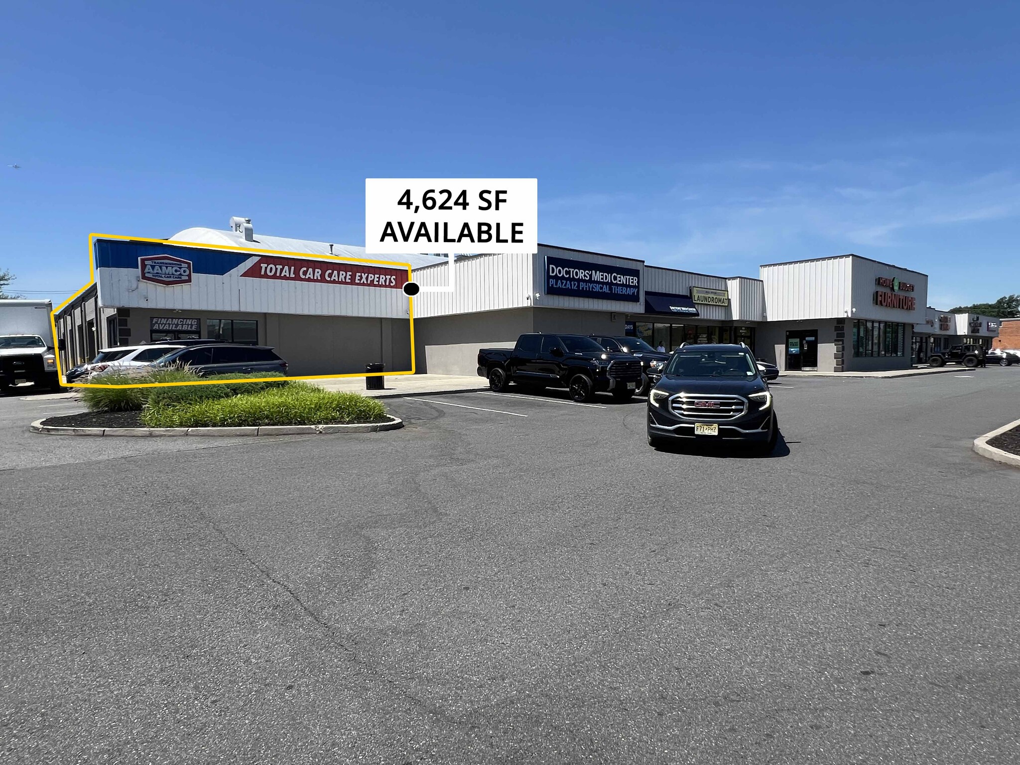 833-835 Roosevelt Ave, Carteret, NJ for lease Building Photo- Image 1 of 8