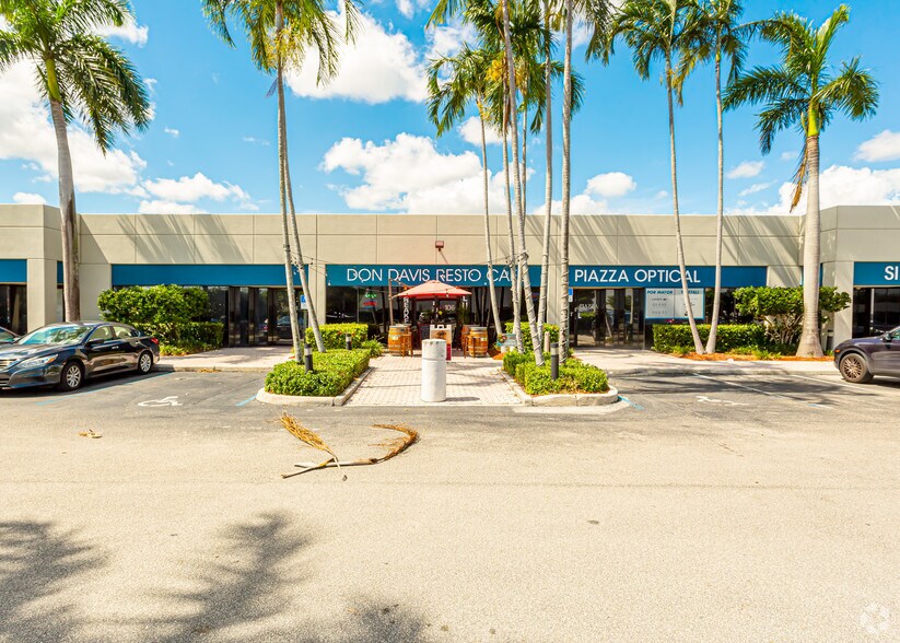 8200-8210 NW 27 St, Miami, FL à louer - Photo du bâtiment - Image 2 de 4