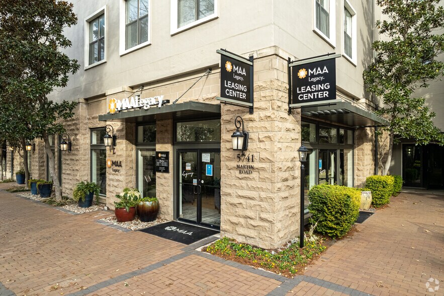 7140 Bishop Rd, Plano, TX à louer - Photo du bâtiment - Image 3 de 6