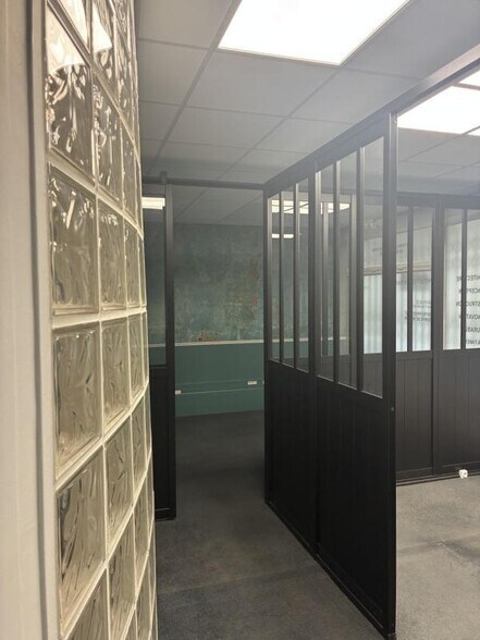 Office in Boulogne-Billancourt for lease - Interior Photo - Image 2 of 6