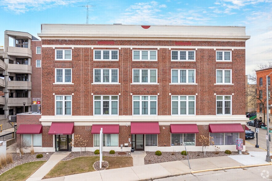 17 Forest Ave, Fond Du Lac, WI à louer - Photo du bâtiment - Image 3 de 4