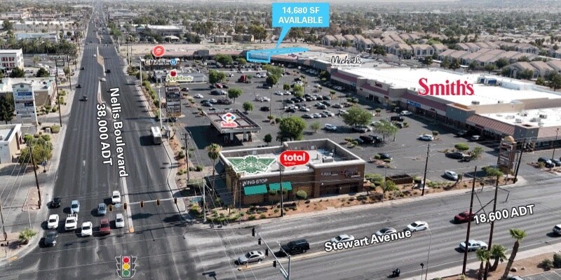 450-570 N Nellis Blvd, Las Vegas, NV à louer - Photo du bâtiment - Image 3 de 12