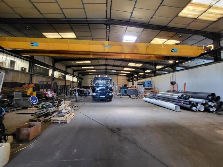 Flex in Décines-Charpieu for lease - Building Photo - Image 2 of 7