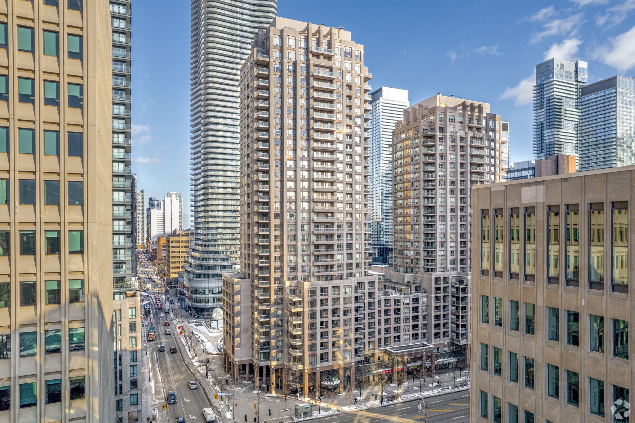 925 Bay St, Toronto, ON for lease Primary Photo- Image 1 of 31