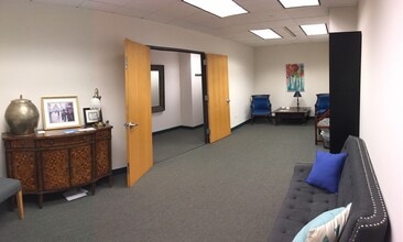 701 Lee St, Des Plaines, IL à louer Photo intérieure- Image 1 de 2