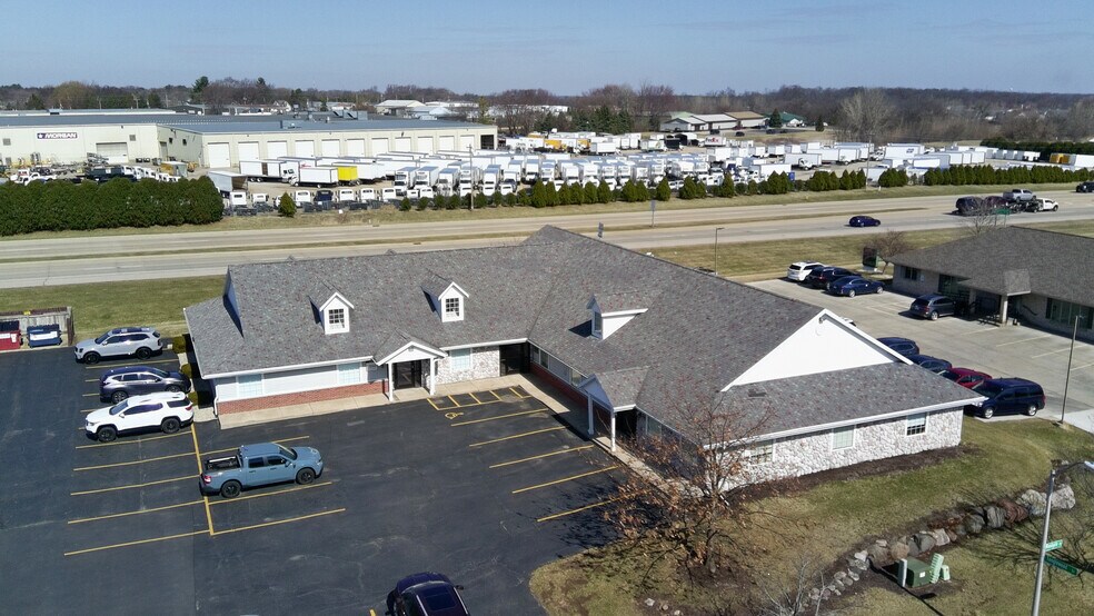 4517 Woodgate Dr, Janesville, WI à louer - Photo du bâtiment - Image 2 de 5