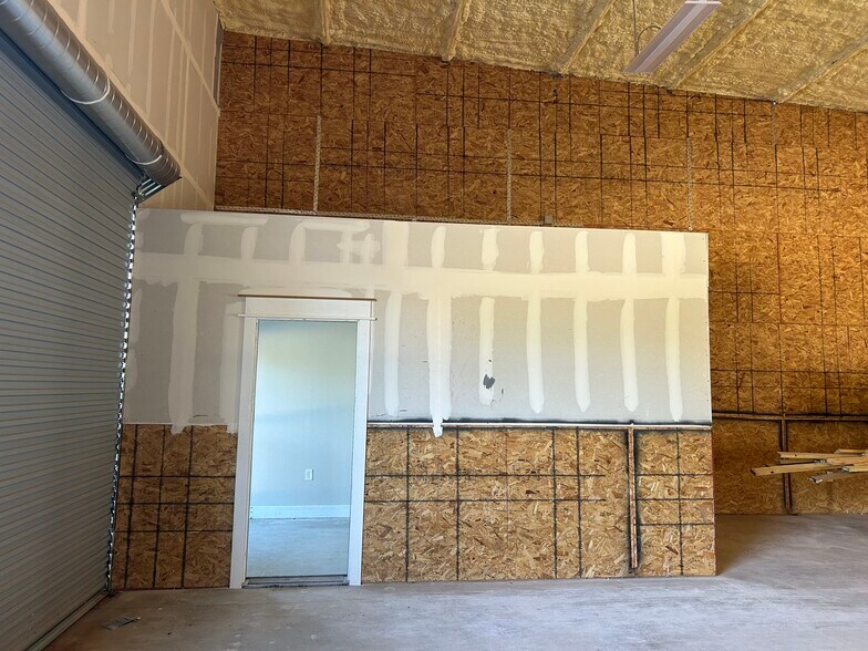 201 N County Rd, Alvarado, TX à louer - Photo du bâtiment - Image 3 de 10