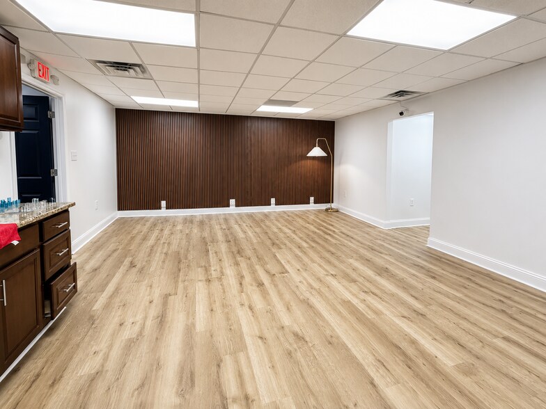 24730-24736 Michigan Ave, Dearborn, MI à vendre - Photo du bâtiment - Image 3 de 7