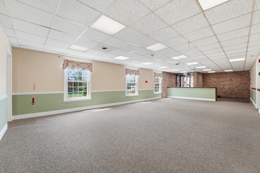 24 Clifton St, Westfield, MA for sale - Building Photo - Image 3 of 10