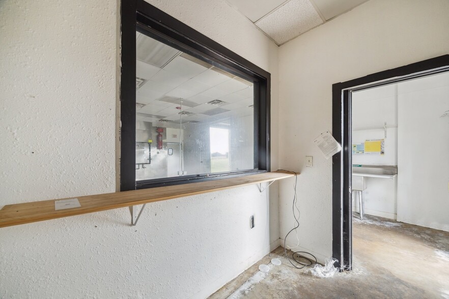 8620 Grand Mission Blvd, Richmond, TX for lease - Building Photo - Image 2 of 11