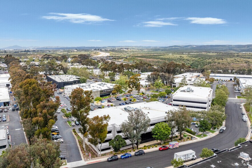 9444 Farnham St, San Diego, CA à louer - Photo du bâtiment - Image 2 de 5