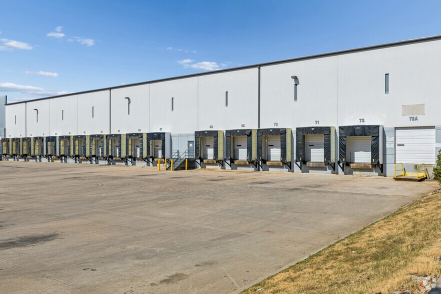 615 Westport Pky, Grapevine, TX for lease - Building Photo - Image 2 of 30