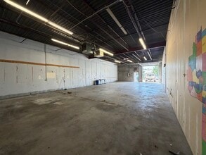 10747-10757 NW Ambassador Dr, Kansas City, MO for lease Interior Photo- Image 2 of 4