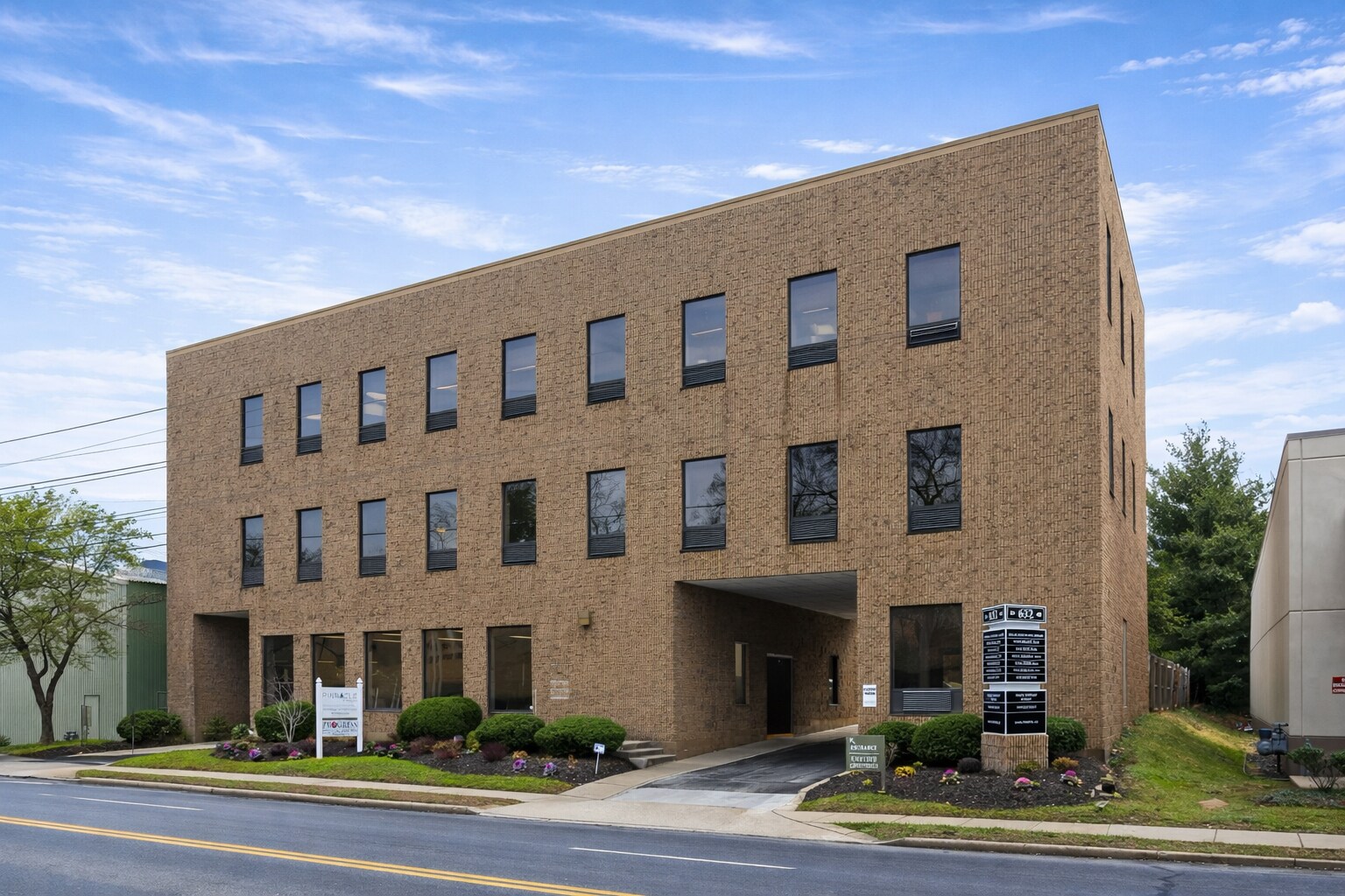 632 Montgomery Ave, Narberth, PA for lease Primary Photo- Image 1 of 6