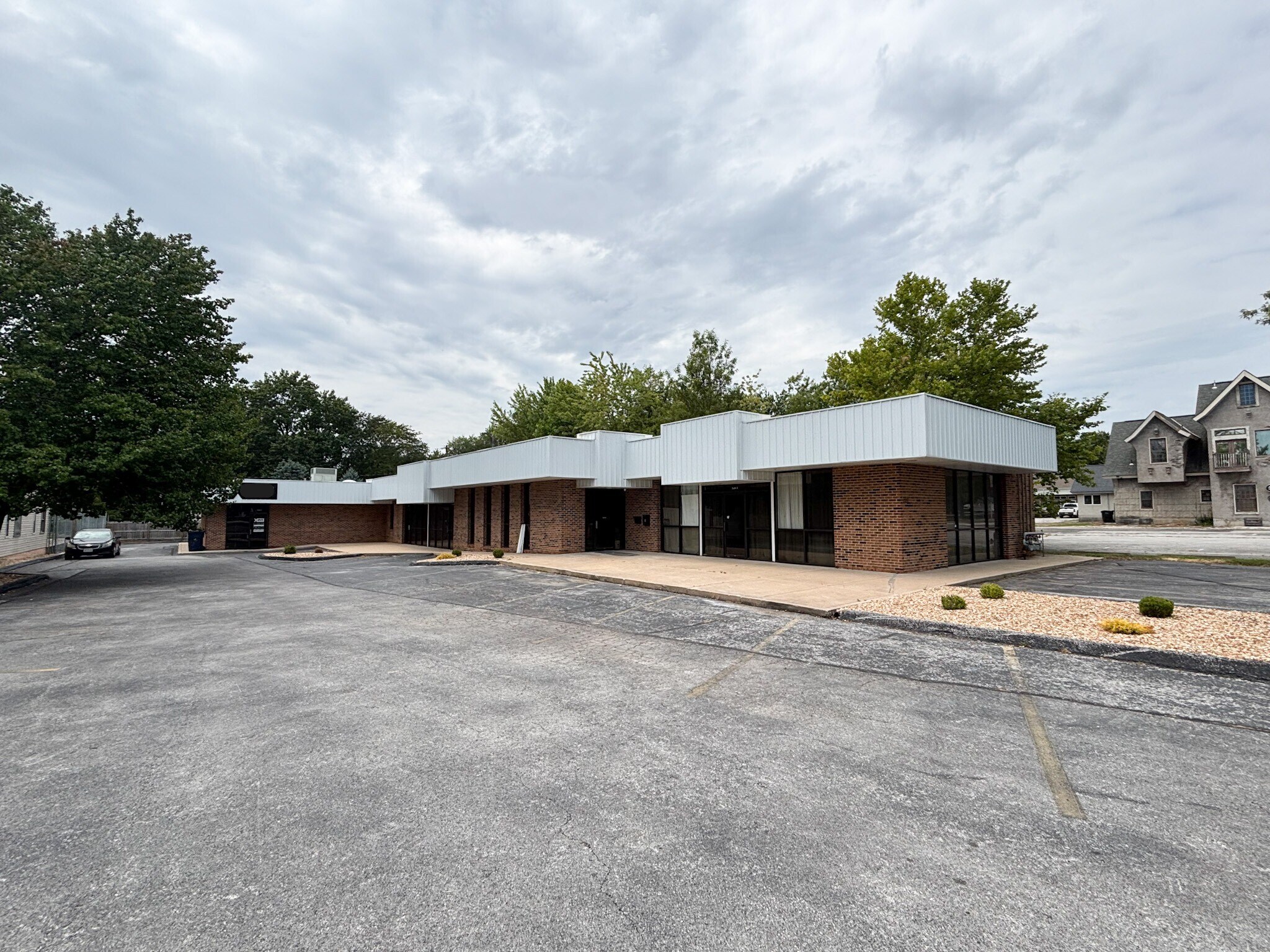 2053 S Waverly Ave, Springfield, MO à louer Photo du bâtiment- Image 1 de 14