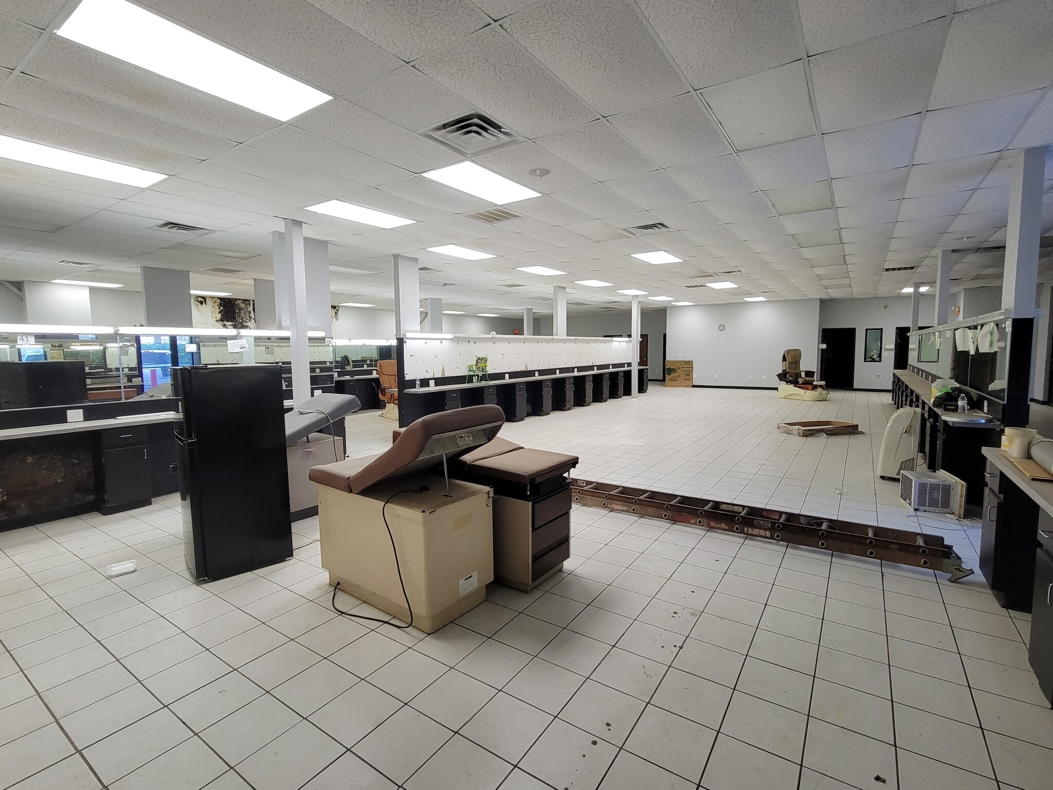 8438 Old Hickory Trl, Dallas, TX for lease Interior Photo- Image 1 of 2