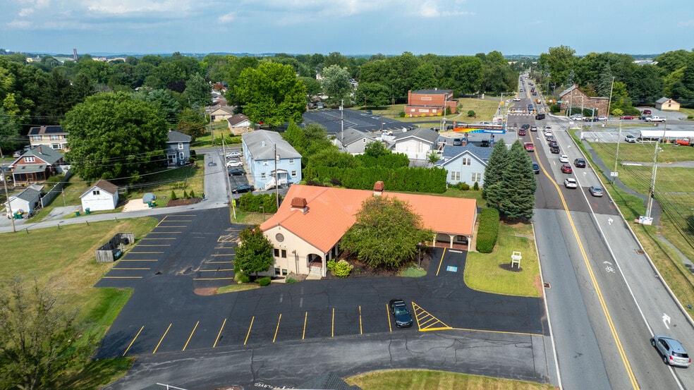 339 W Governor Rd, Hershey, PA for lease - Building Photo - Image 2 of 8