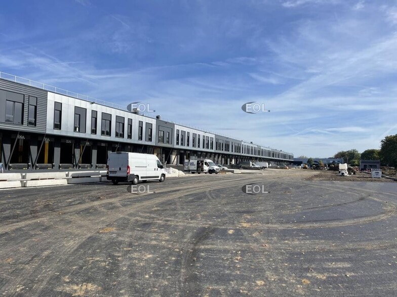 Industrial in Trappes for lease - Construction Photo - Image 1 of 1