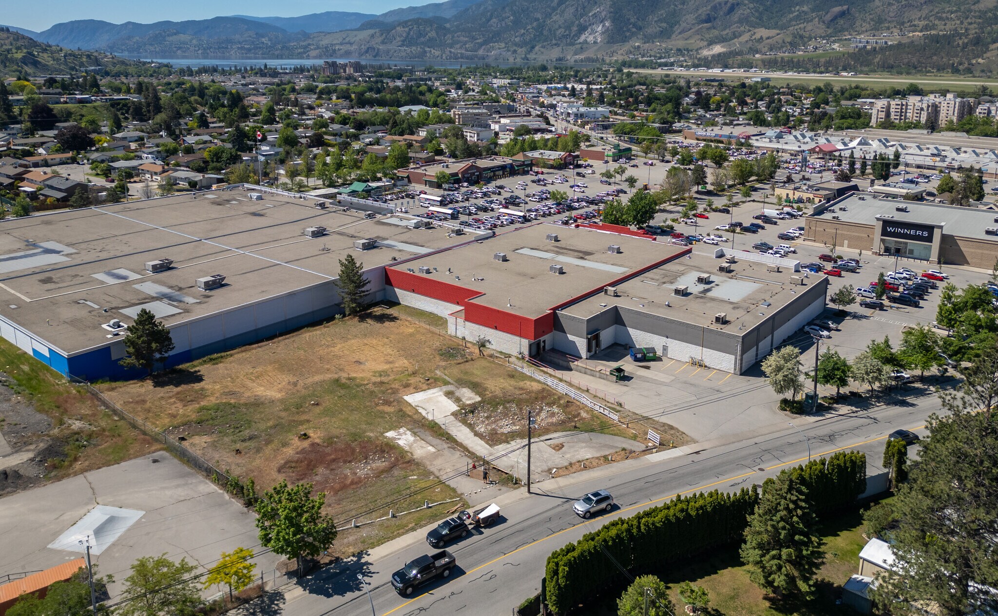 184-196 Warren Av E, Penticton, BC à vendre Photo principale- Image 1 de 5