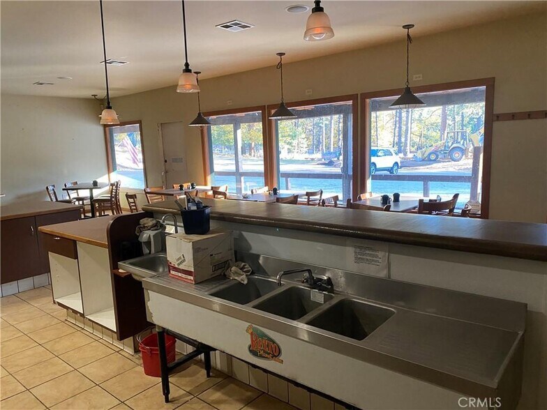 15456 Forest Ranch, Forest Ranch, CA à vendre - Photo du bâtiment - Image 3 de 5