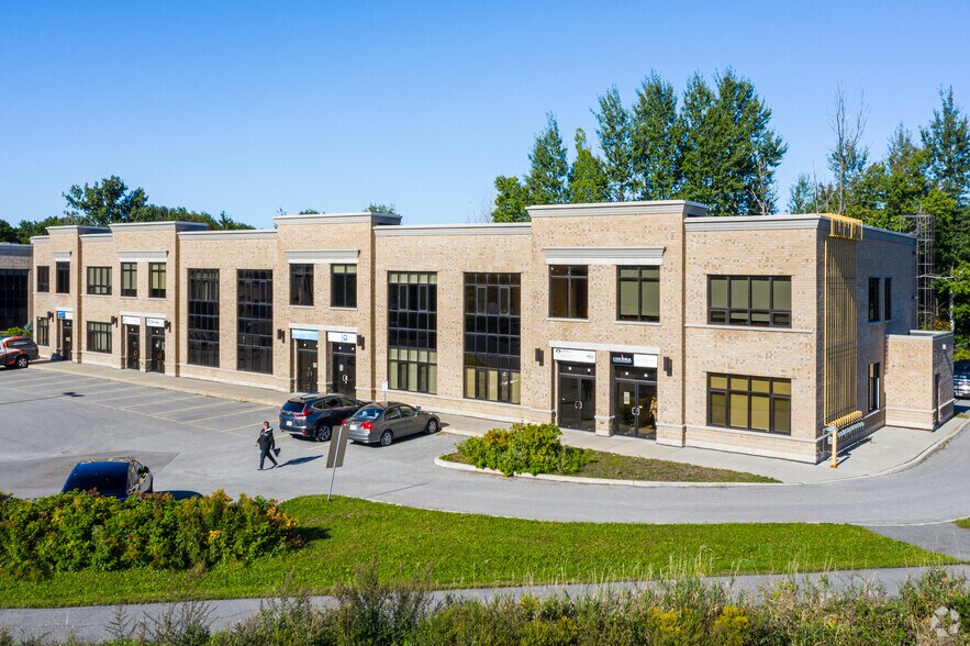 120 Terence Matthews Cres, Ottawa, ON à vendre - Photo principale - Image 1 de 1