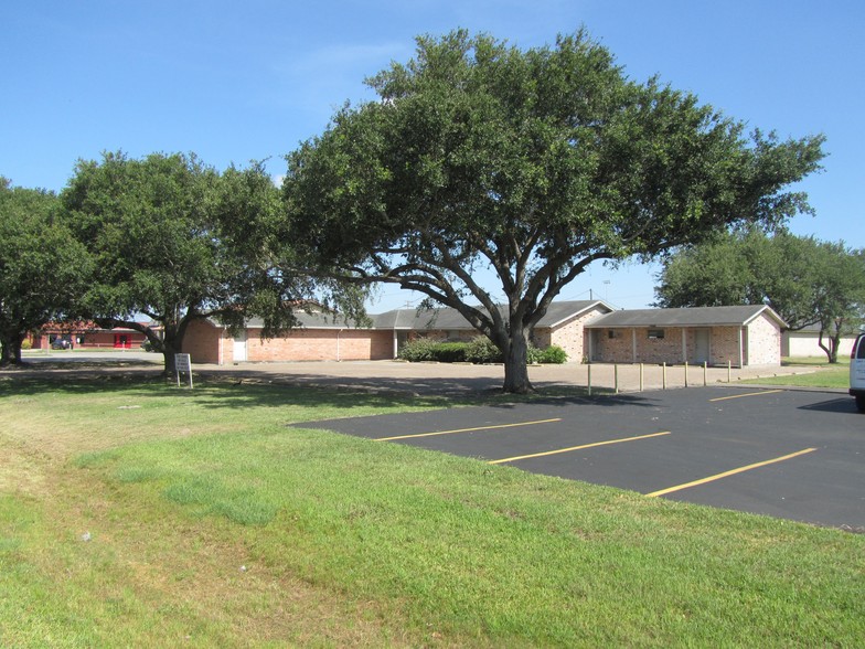 1133 E Sinton St, Sinton, TX à vendre - Photo du bâtiment - Image 2 de 9