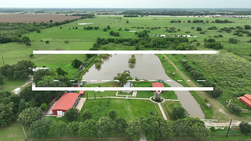 7702 Vincik Ehlert Rd, Rosenberg, TX à vendre - Vidéo sur l’inscription commerciale - Image 2 de 5