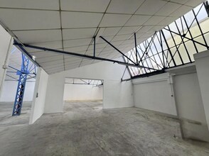 Flex in Montreuil for lease Interior Photo- Image 2 of 3