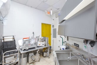 920-1020 W Hallandale Beach Blvd, Hallandale Beach, FL for lease Interior Photo- Image 1 of 12