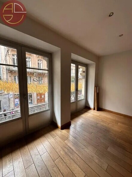 Office in Toulouse for lease - Interior Photo - Image 2 of 5