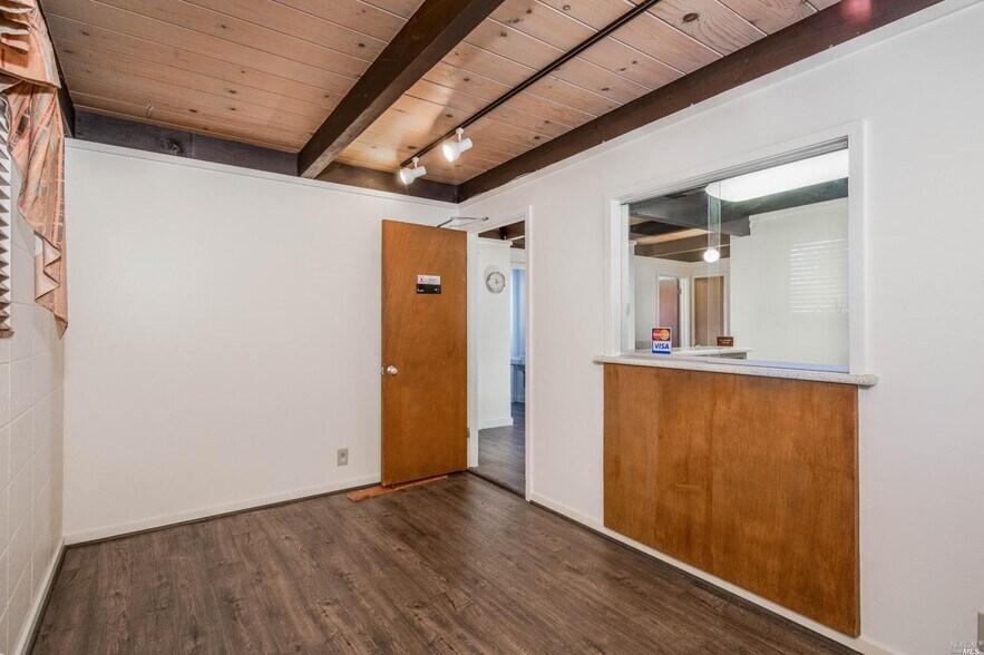715 South Dora, Ukiah, CA à vendre - Photo du bâtiment - Image 2 de 17